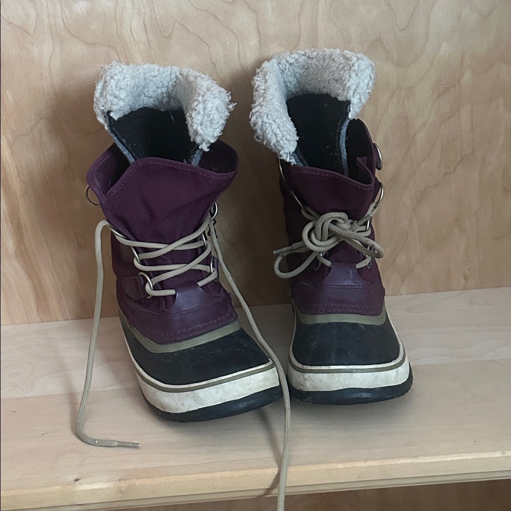 LIKE NEW WATERPROOF Sorel Carnival Winter Boots Women’s Size 6